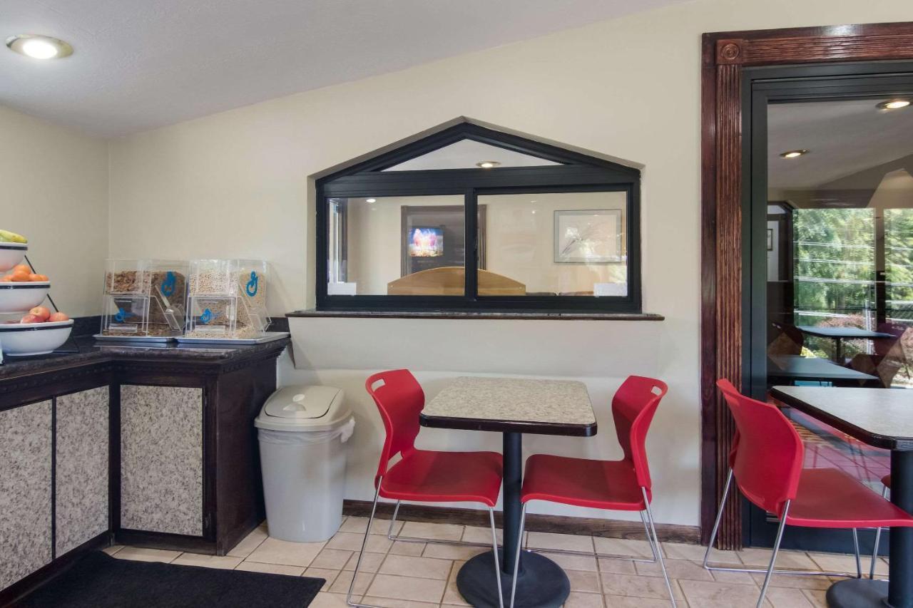Econo Lodge Pittsburgh I-79 Eksteriør bilde